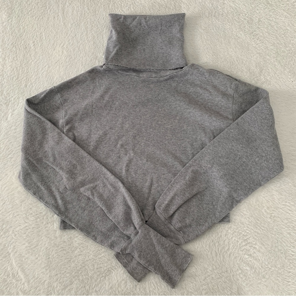 Women’s OS BRANDY MELVILLE Gray Ribbed Boxy Cropped Long Sleeve Turtleneck Top